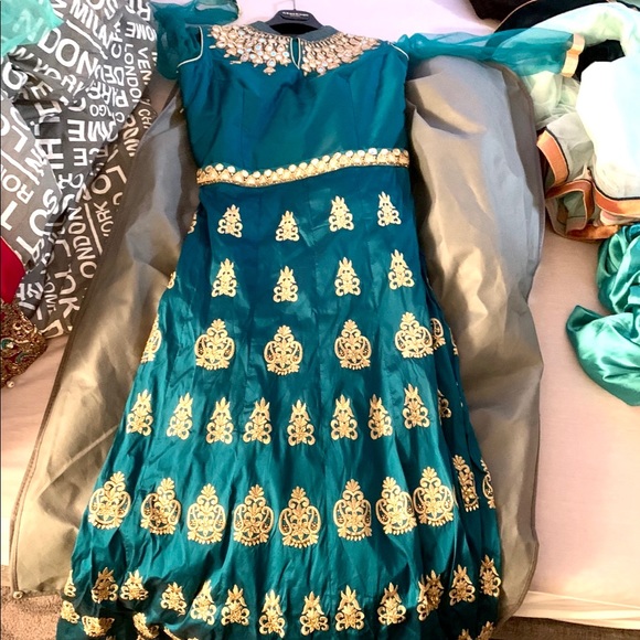 Emerald green gown style Indian outfit - Picture 4 of 6